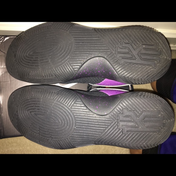 Kyrie 2 UW Exclusive Size 10.5 Kobe KD Lebron ii